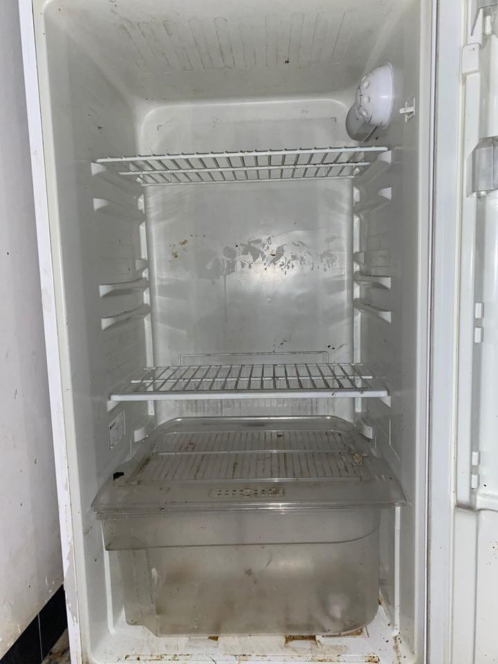 سلام عليكم ثلاجه للبيع. سعره 150 رقم *********** مكان حي الكفاءات القادسية
