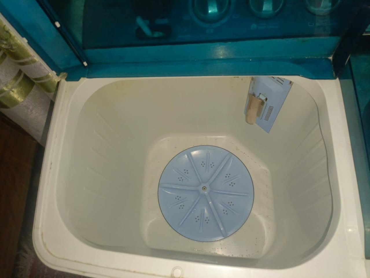 للبيع غراض
مجمدة عارضه شغاله سعر 125وبيه مجال 
غساله شغاله سعر 75وبيه مجال 
كاونتر 3 قطع سعر 200 وبيه مجال بسيط للاستفسار اتصل على رقم *********** أو *********** أو خاص
