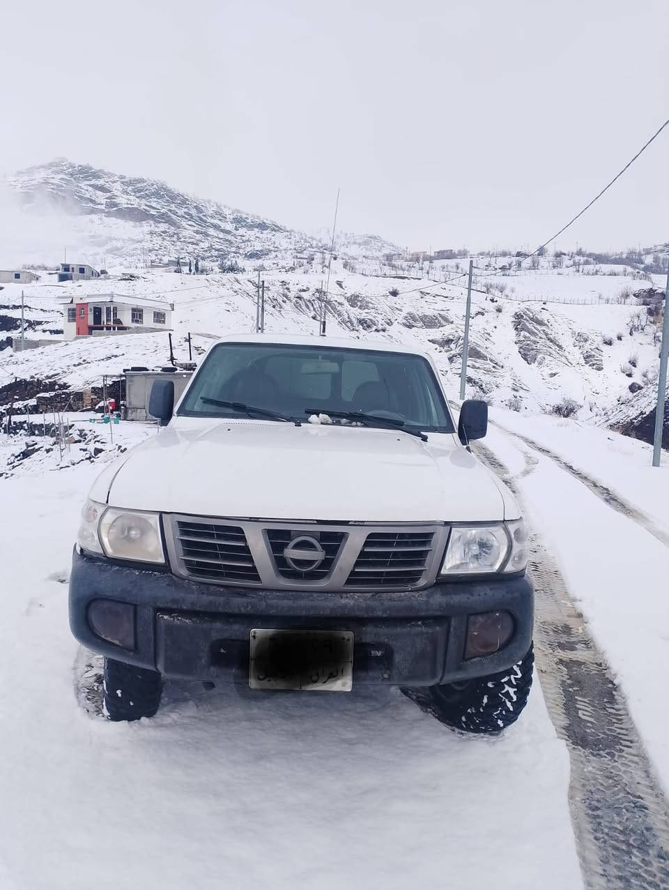 نیسان پەتڕۆڵ ‌‌‌‌۲۰۰۱ سپوغ حام بەس وەرگەراو نیە پیشی جەمپیکی سوکی هەیە سەیارەکە توندوو تۆلە جرکەی نیە گیرو مەکینە و ئەکسل بەشەرت سەیارەکە لە سحر دایە بۆ زانیاری زیاتر پەیوەندی بە ساحیبی وەبکەن 
***********
0782 8349853 كويسينجاك, أربيل
