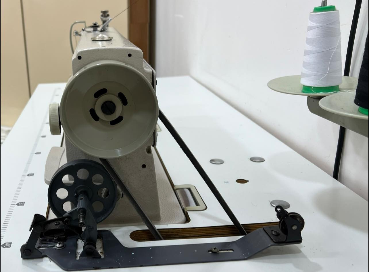 السلام عليكم 

مكينة خياطة للبيع 
ماركة جمسي نظيفة ومستخدمة قليل استخدام شخصي يعني مو شغل وماطورها بعده جديد وكامله هي وملحقاتها 

للتواصل 
واتساب ***********
