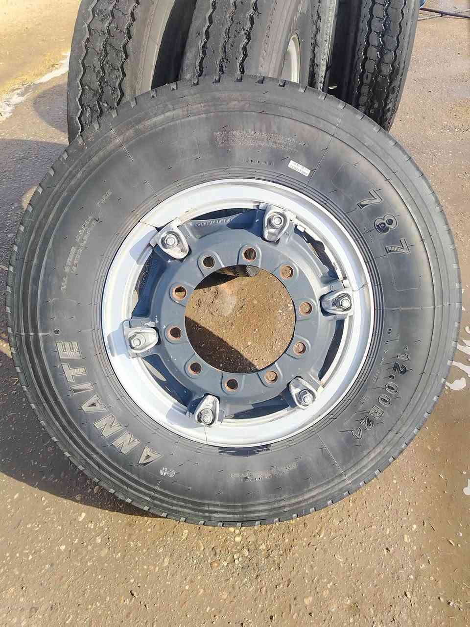 تايرات للبيع تخم ويل ألماني تخم برماغ ألماني وتخم طوك كامل جيب وشد السعر خاص ***********
