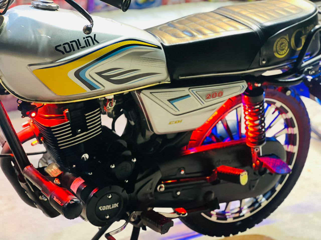 يالله دراجة سونك موديل 25 محرك200كهربائيات كلها شغالة بعدها زيرو فول نضافة لدراجة  سعر دراجة 925مكاني الرمادي جويبة +رقمي*********** خاص متواجد
