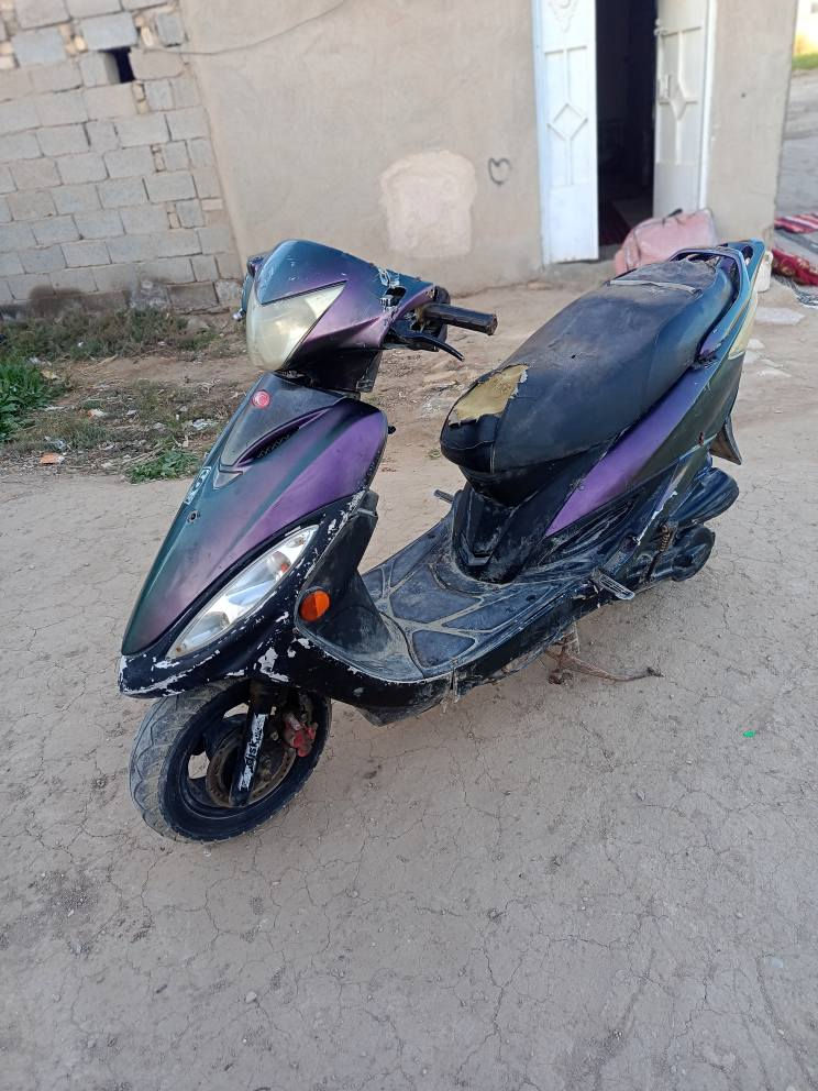 سلام عليكم شباب دراجه كامكو دراجه شوفت عينكم ماناقصها شي مراوس بدراجه ايراني كلك اوراق  مكاني رفاعي ***********
