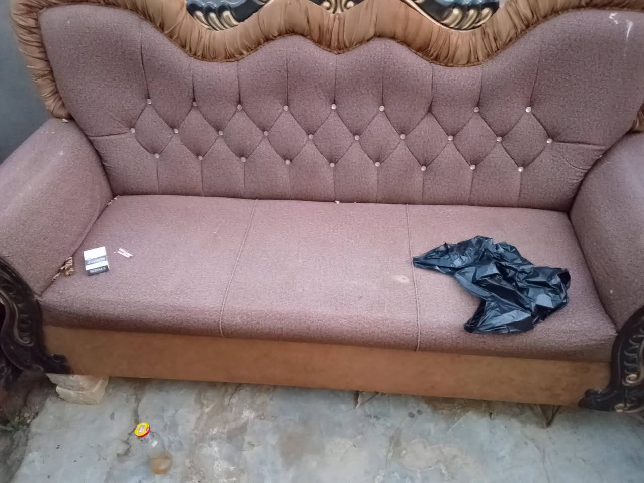 طخم قنفات خمس قطع للبيع 250 وبي مجال حي الشهداء قرب الطاقة ***********

