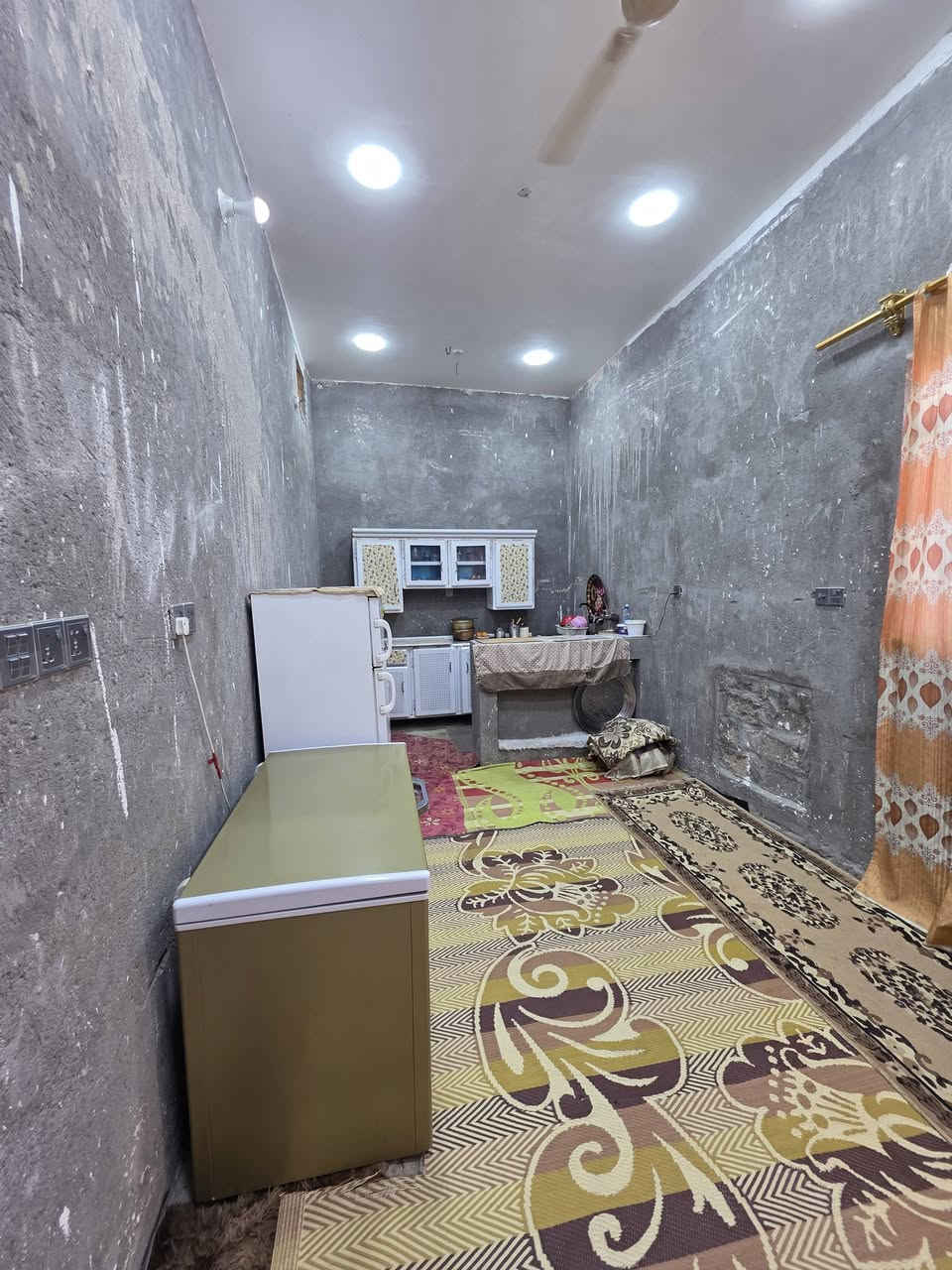 بيت للبيع طابو زراعي  مساحه ٣٣٠ متر مساحت البنبان ١٧٠ الحديقه ١٦٠ تبعد عن الشارع الرئيسي ٣ ابيوت  مقابيل ركيوه خلف حيدر اصليبي ابو السكله  ذاك الصوب  والستفسار على الرقم *********** المو شراي رجائا لا يتعبنه السعر ٦٣وبي مجال الجار وعلي ذهب.  سبب البيع ضروف  البيت عوزه سراميك وبيتونه فقط كهرباء ماء مجاري كلشي كامل  نضام كامرات البيت  عالي حيل عن الشارع     تجي وشوف بعينك البيت مرتب وجاهزز
تحياتي للجميع ولا تكسر بسعره الله يحفضكم
