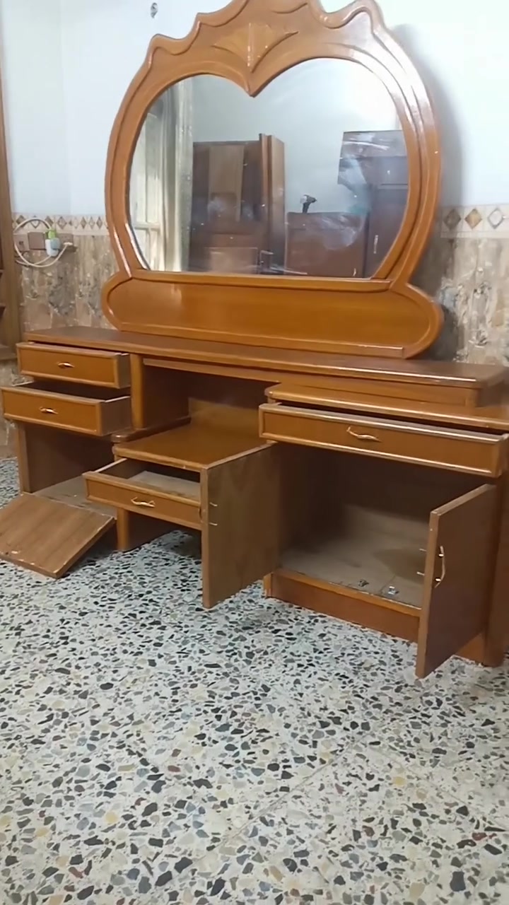 ميز تواليت صاج تزكام داخل وخارج مستعمل عرض مترين ارتفاع 80سم عمق40سم السعر 150 وبي مجال العنوان بغداد حي الإعلام سوق اميمه  حي الشباب نهايته الشارع فرع ماركت فريش موبايل عراقنا وتساب بي 
*********** 
***********
يوجد توصيل غير مجاني داخل بغداد فقط
