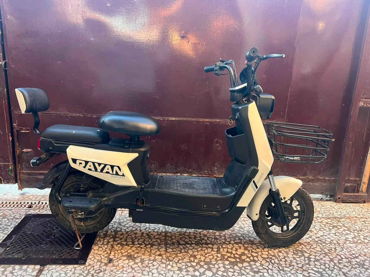 دراجه شحن حجم 16 موديل 2025 سرعته 50km حجم البطاريات 16 فولت اربعه بطاريات جديده (نوعية الدراجه/ الريان
دراجه نضافه فول  
السعر 375
الرقم ***********
