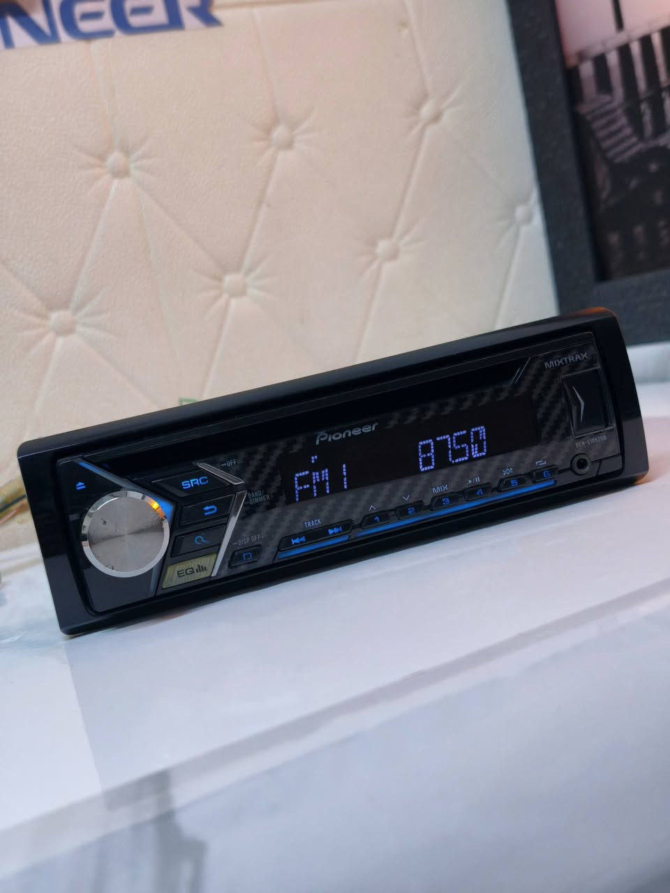 بايونير بدون فيشة تفصيخ اصلي . يدعم لونين ازرق واحمر . سعر - 30 -
ملاحظة : شكل الفيشة موجود بالصور . يدعم بلوتوث خارجي فقط 
اوكس يواسبي سي دي قرص راديو . متوفر توصيل


**إذا كنت صاحب هذا الإعلان وتريد حذفه لأي سبب، رجاءا أرسل رسالة إلى الدعم الفني**