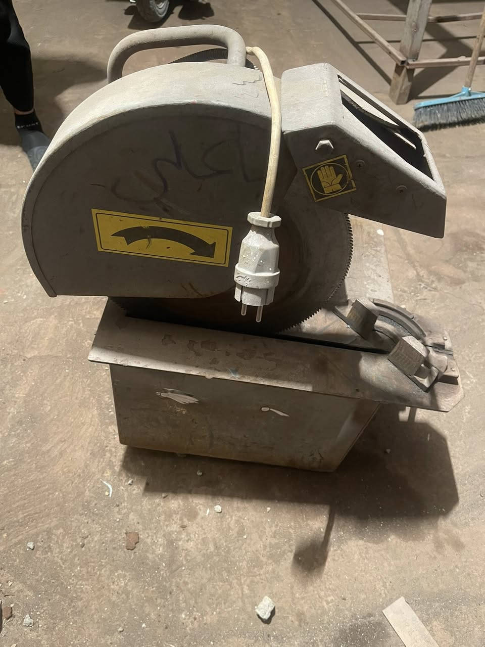 السلام عليكم كتر للبيع 3 حصان السعر 200
***********
