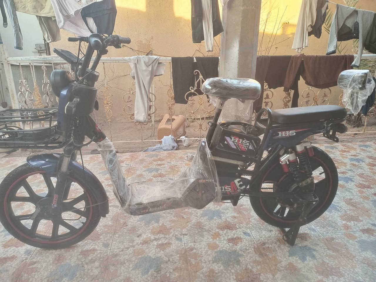 دراجة شحن للبيع مستعمل 
موديل 2024
4بطاريات 10 امبير للبطارية 
السرعة 70 
توصلك 20 كيلو او اكثر 
مكاني البصرة ابي الخصيب 
نهر خوز 
***********
