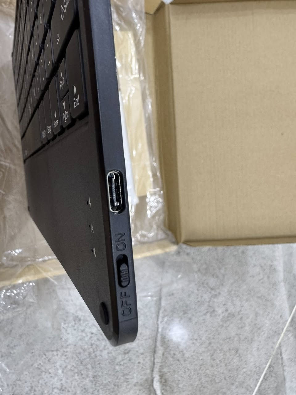 كيبورد اصلي جديد كبس متوفر قطعتين
بيه اضائة RGB شحن تايبسي بلوتوث 
سعر القطعتين 12 الف


**إذا كنت صاحب هذا الإعلان وتريد حذفه لأي سبب، رجاءا أرسل رسالة إلى الدعم الفني**