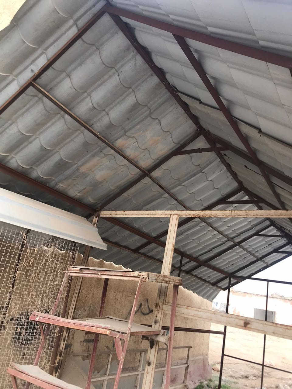 كرفان متحرك تايرات الطول 8م والعرض 5 م والارتفاع 3 م تيراته موجوده فقط محتاج سندويج أو زجاج بلاستك النجف الحيره خلف كراج البلديه الاتصال 
*********** ولكم خالص الاحترام
