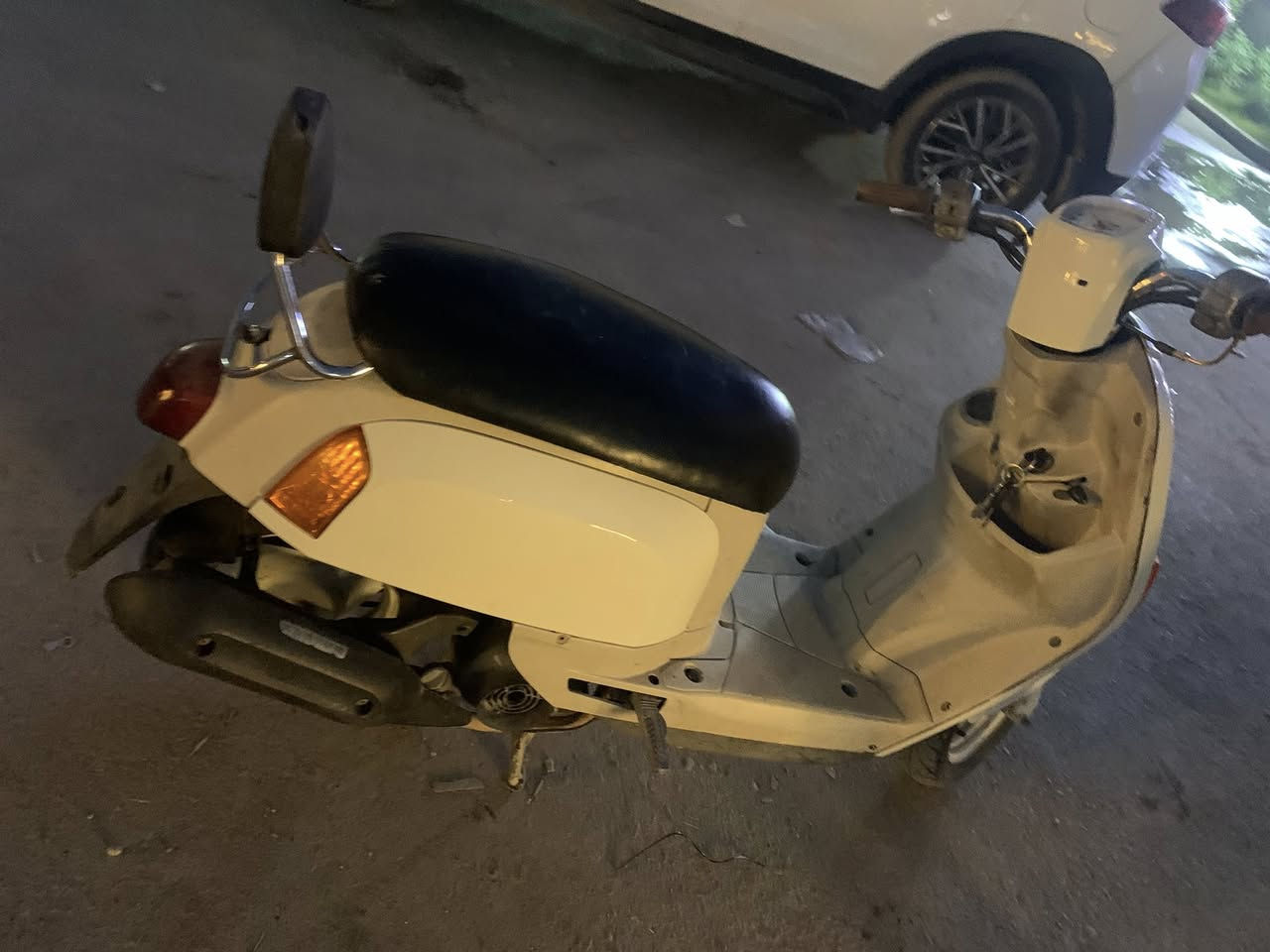 سلام عليكم ماكس وليس للبيع دراجه رنبه ما ملعوب بيه للبيع مكاني بغداد البياع للسفسار***********
السعر ٩٠٠ وبيه مجال 
دراجه كابريتر
