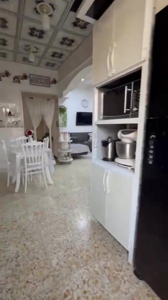 السلام عليكم بيت بحي بل شارع الي بصف فرح مول المساحة ٢٣٠ بناء حديث شارع مستوصف الحرية قبل المدارس بصف الركن قريب من الشارع العام تفاصيل العقار غرفتين نوم وبراني وصالة مفتوحة وية المطبخ وصحيات داخلية وخارجية للستفسار الاتصال على رقم *********** أو مراجعة مكتب عقارات الثابت عنوان المكتب السماوة حي الحكم مجاور مجمع الالماني توتل مقابل متنزه النورين. ملاحظة اكتب كلمة تم سيصلك كل ماهو جديد .

