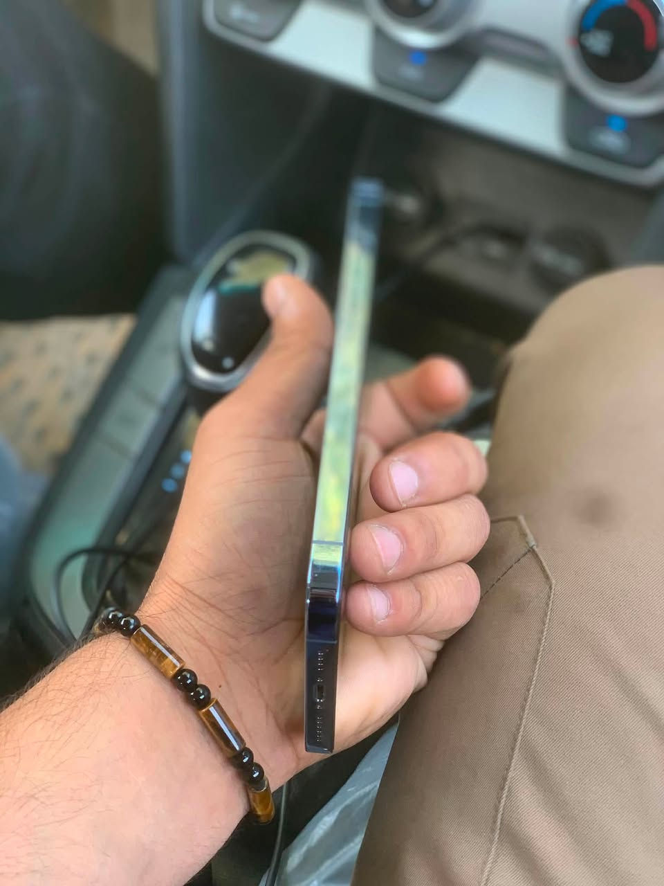 متوفر

ايفون 13 برو ماكس
ذاكره 256
بطاريه 75
جهاز اصلي وضمان  تبديل قطعه وحده شاشه اصليه فقط 
نضافه 100% 
لون بحري

للبيع 650وبي مجال 
***********
