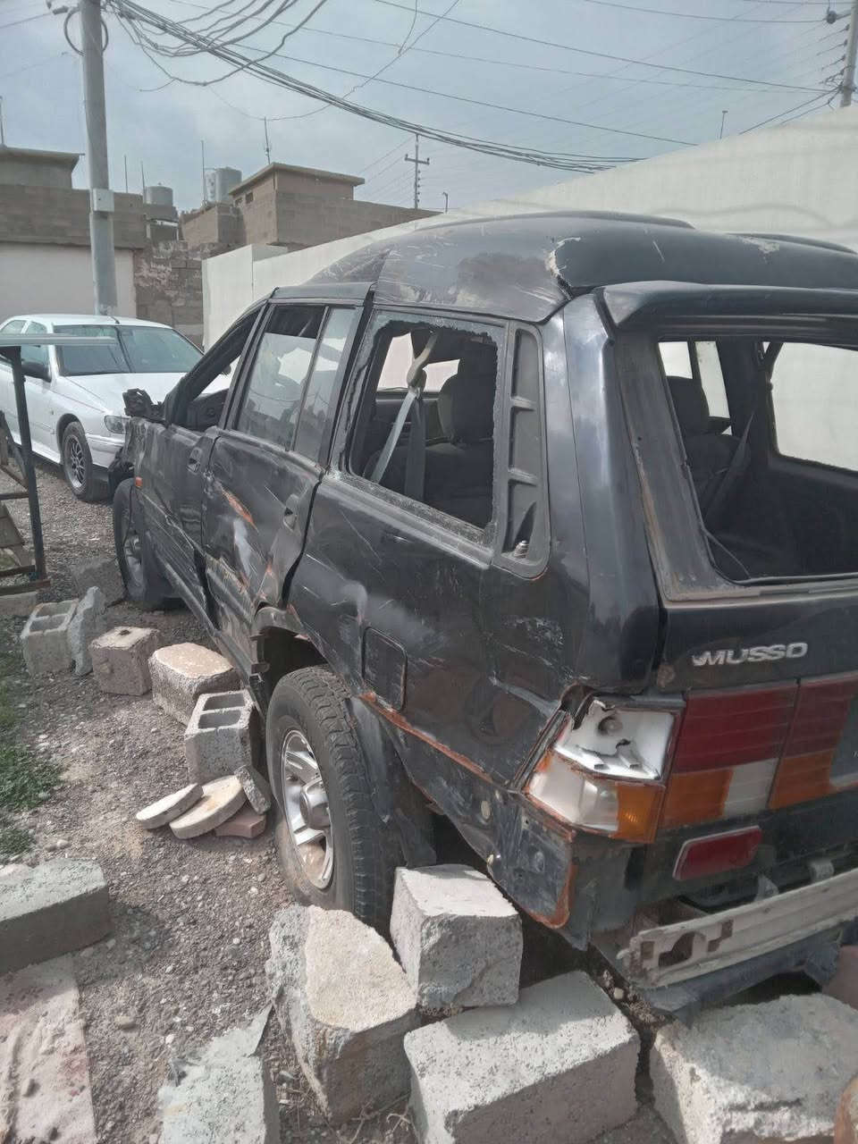 سانكيونك موسو
موديل 1996 ، سعر 18 ورقة 
كير اوتوماتيك و محرك بلادي V6،غرفة داخل نظيف رقم نينوى و جديد, كير و محرك ما بيها شي
فايبر/***********
عربي واتساب/ ***********
رقم نينوى اصلي سنوي جديد و باسمي سيارة، مكان اربيل أربيل, العراق
