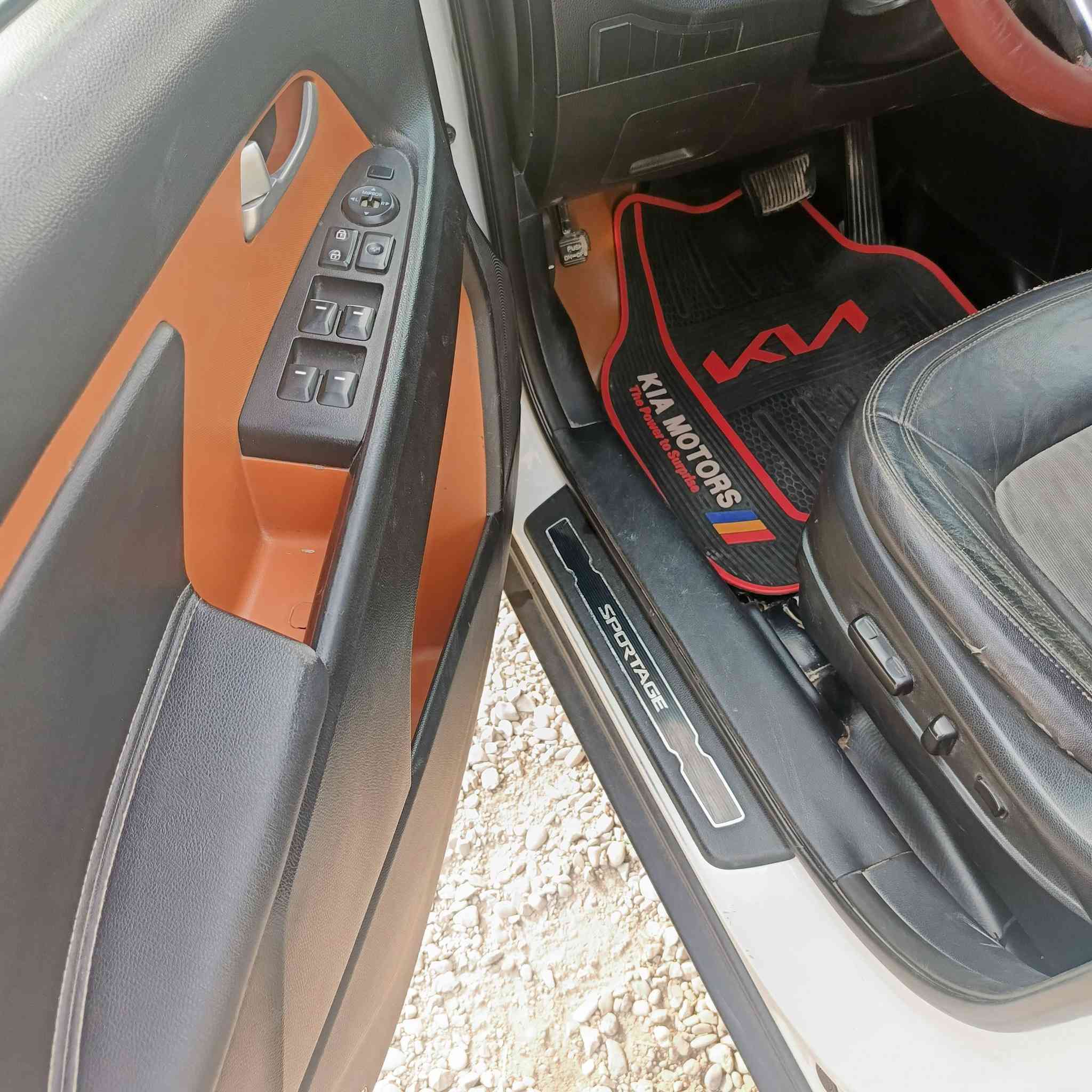 سبورتج ٢٠١١
مكفولة من الصبغ والتبديل حتى الدعاميات 
رقم سليمانية باسمي 
فول مواصفات عدا البصمة
 سقف بانوراما كامرا حساسات مري شفط
 ثلاجة بالجكمجة كشنات جلد كهرباء  وهواي مواصفات السعر 148 ***********
