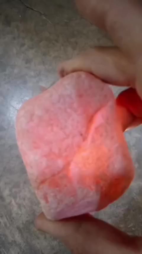 للبيع هذهِ حجر
***********
