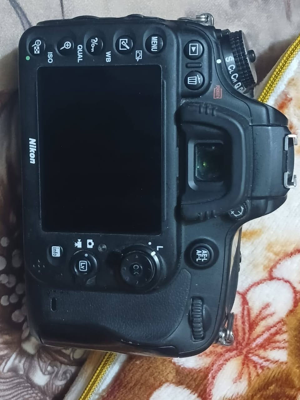 للبيع كامرة نيكون D610 ويا عدسة 70-200 حالتها كلش زينة واستعمال نظيف، مناسبة للتصوير الاحترافي والمناسبات. البيع للمشتري الجاد، واللي يريد تفاصيل أكثر يراسل خاص.


**إذا كنت صاحب هذا الإعلان وتريد حذفه لأي سبب، رجاءا أرسل رسالة إلى الدعم الفني**