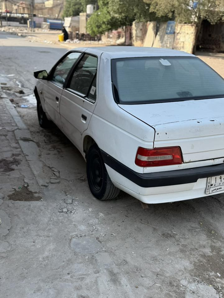 سياره بيجو ٤٠٥موديل ١٤ مكينه وكير فرنسي صارلي فتره من شادهن بيدي حداديه وتخم تاير هم مبدلهم ٤٠وبيه مجال قليل رقمه بصره سياره موجوده بل العماره راعيه وكلاله او مداور جاهز
***********
