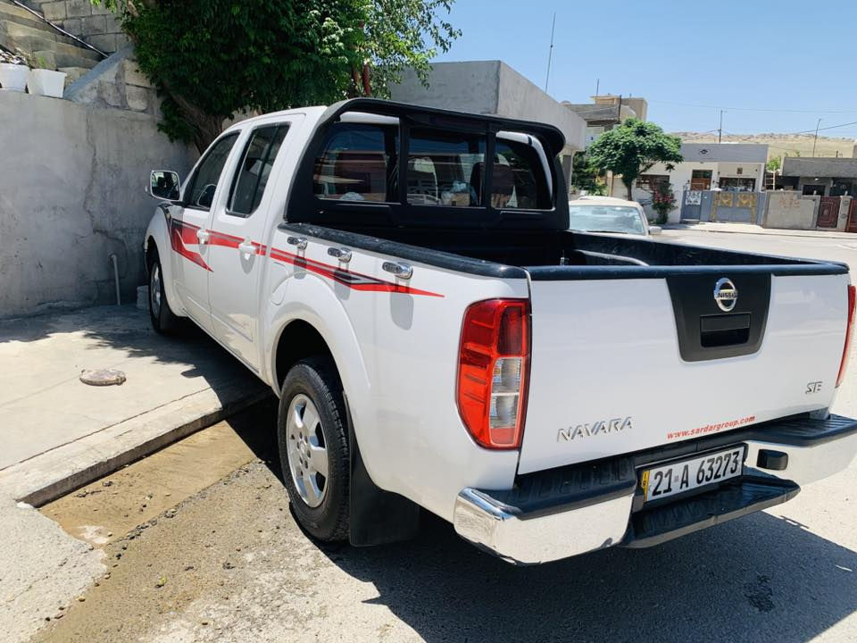 نیسان ناڤارا مۆدێل ٢٠١١
بێ بۆیاخ بێ لێدران و بێ دەعم 
هەموو گیانی لەسەر دەقی شەریکە ماوە سەیارەیەکی زۆر پاک و خاوێنە سەیارەی ماڵە
سەنەوی تازەیە  تەحویل و غرامە بە شەرت 
دەعامی بۆ دەعامی بە شەرت 
گێڕ و مەکینە بە شەرت 
شووێن /سلێمانی 
***********
