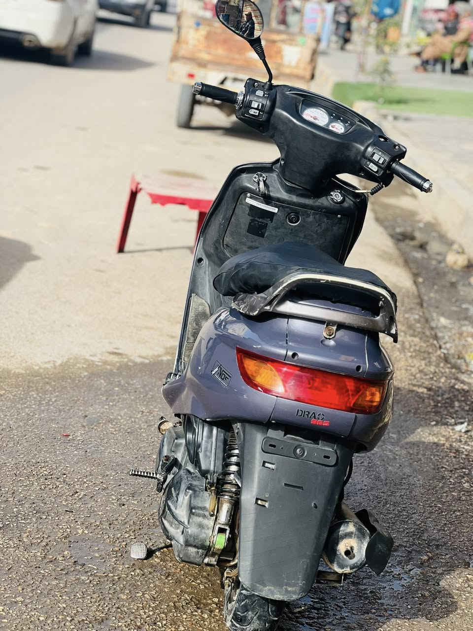 السلام عليكم دراجه فراشه نثيه مامفتوحه  كله شغال  ماناقصةشي  المكان كوفه شارع الجمهوريه السعر550وبيه مجال تصال***********
