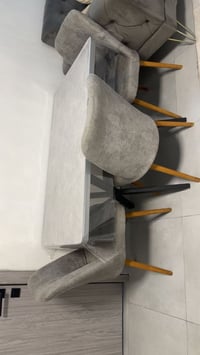 ميز طعام جديد مع 4 كراسي  بدون ضرر جديد سعر 150 الف  موقع حي عامل 0773...