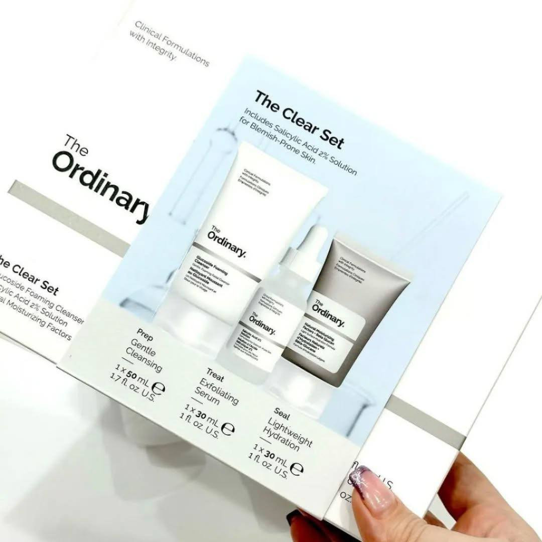The Clear Set.The Ordinary
مجموعة ذا كلير سيت من اوردنري للعناية بالبشرة 🧴📦
تتضمّن المجموعة :
● غسول جلوكوسايد الرغوي 50 مل
● سيروم حمض الساليسيليك 2٪ 30 مل
● مرطب+ بيتا جلوكان 50 مل
✨. غسول جلوكوسايد الرغوي الذي يُشبه الجـِل ويساعد بشكل فعال على إزالة الأوساخ والشوائب الناتجة عن العوامل البيئية. يُراعي غسول جلوكوسايد الرغوي البشرة الرقيقة، حتى بشرة الأطفال الرُضّع.
✨ سيروم الساليسيليك 2٪ - وهو عبارة عن سيروم مائي يحتوي على تركيز مثالي من حمض الساليسيليك الذي يستهدف القوام غير المتناسق ويزيل خلايا الجلد الميتة التي يمكن أن تسد المسام. 
✨. "بيتا جلوكان" هي مُرطب جل خفيف الوزن يُوفر ترطيبًا طوال اليوم بعد استخدامٍ واحد. إنه يتكون من عوامل ترطيب طبيعية والبيتا جلوكان والسيراميد ويعمل على تقوية حاجز البشرة. "

المنشأ / أمريكـا 🇺🇲 

السعر


**إذا كنت صاحب هذا الإعلان وتريد حذفه لأي سبب، رجاءا أرسل رسالة إلى الدعم الفني**