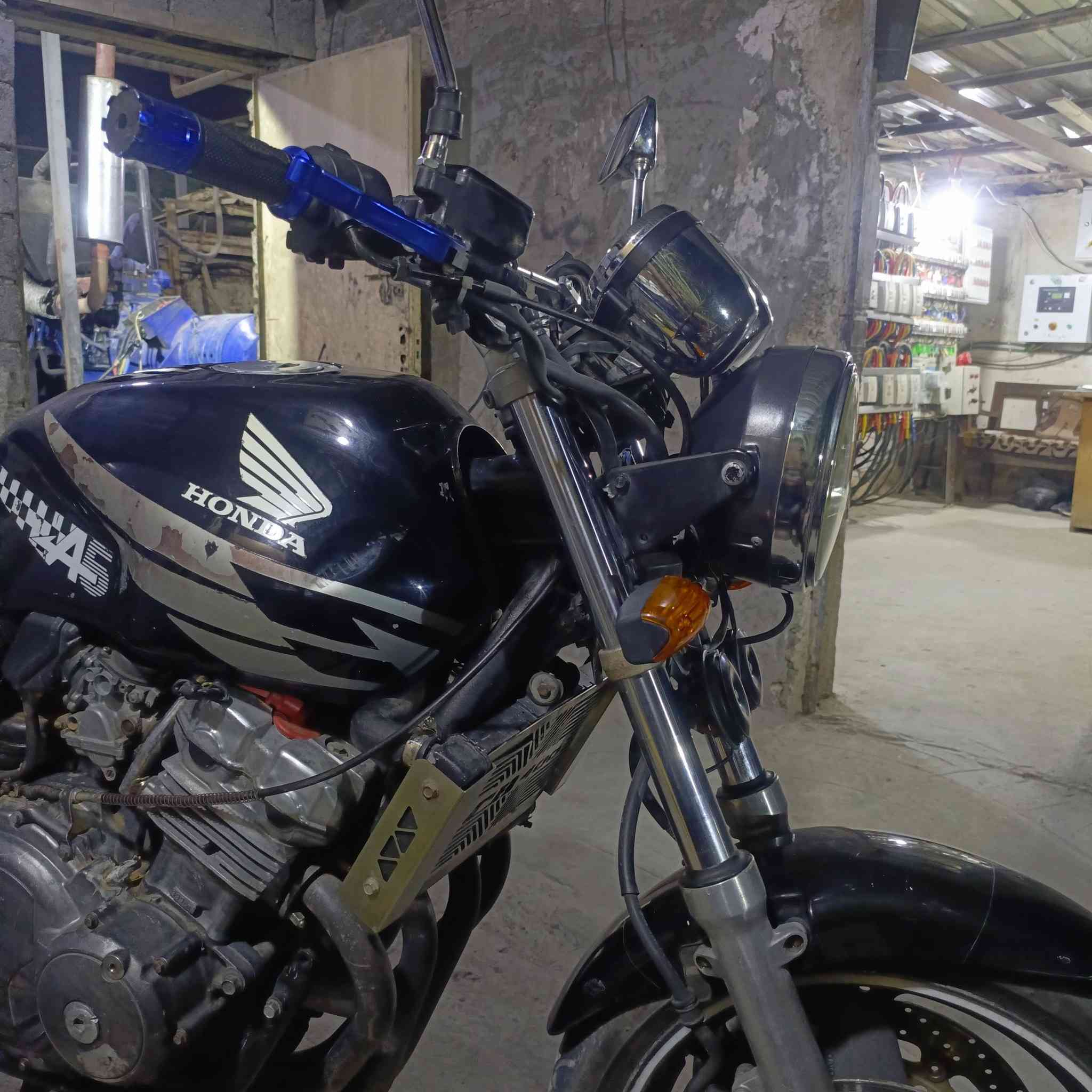 السلام عليكم دراجه سيبي 400 جيل الاول دراجه نضيفه مجفته جديد بس بيه خربطه بسيطه بالكابرترات اوراق اصوليه  سعر 1300 بيه مجال بسيط الاستفسار اتصال 
‏‪***********‬‏
