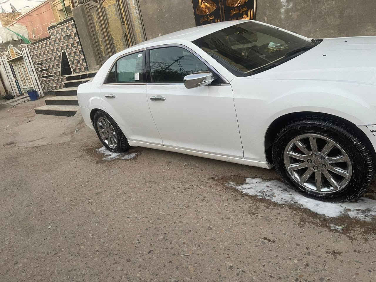 يا الله اوباما ٢٠١١ رقم بغداد باسمي
حدثها بنيد وجاملغات ثنين الأمامي وباب السايق صبغ فقط 
مكينه وكير جدد قبل شهرين شادهن 
سياره جاهزه ما تذب عليها ألف 
كلها شغاله 
سعرها ١٣٥ 
مكاني بلعماره 
***********
