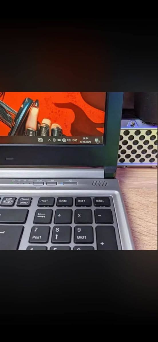 عرض مميز لابتوب فوجتسو h760
إذا تريد جهاز قوي يتحمل الشغل الثقيل والألعاب  بدون مشاكل، هذا هو الخيار المناسب 💪

💻 المواصفات:

المعالج: Intel Xeon E3-1505M v5: يأتي بسرعة أساسية 2.80 جيجاهرتز وتصل إلى 3.70 جيجاهرتز (رباعي النواة مع 8 خيوط معالجة).

الرام: 8GB (قابل للزيادة)

التخزين: SSD سريع 256GB

كرت شاشة: داخلي + خارجي نيفيديا 4

 كيكا  m2000m(مناسب للتصميم والألعاب)

الشاشة: 15.6 إنش جودة عالية

⚡ المميزات:

أداء قوي وسريع

كيبورد عربي ونكليزي ليزري

مناسب للمونتاج، التصميم، والبرامج الثقيلة

يحتوي على كل المنافذ

بطارية جيدة

هيكل متين (Workstation أصلي)

🎯 مناسب لـ:

طلاب، مهندسين، مصممين، وأي شخص يريد جهاز عملي وسريع

📍 الموقع: ( بغداد زعفرانيه)…..(***********)
