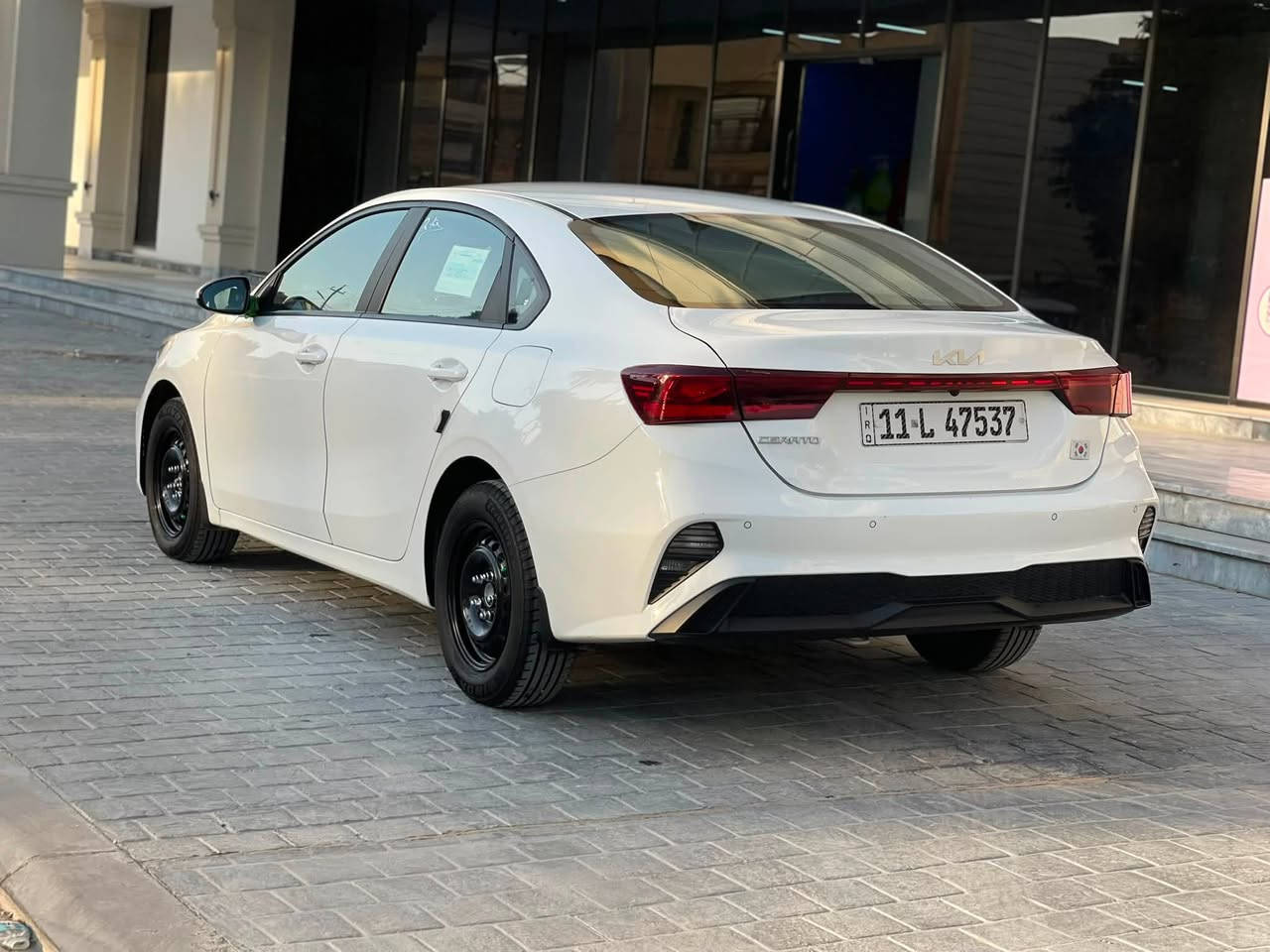 سيراتو  مديل 2024 مكينه 2000 دوش
سياره كفاله عامه من صبغ 

بيها بارد شي كولش بصيط وما مبين موضح بسونار

دومشه عامه كشنات /سفاري /ارضيه 

شاشه تاب /  كامره دمعه اخر صدار /شادهن 250دولار تدعم نضام الاندويد ومطيه جماليه للدشبول

منضومه زنون /عالي/ناصي

تخم تاير جديد /صبغ وياله جدد

 ماشيه 41km

رقم بغداد باسمي 

مكاني بغداد الوشاش

شراي يتصل ***********

السعر 171وبيها مجال بصيط 

سياره جديده وبل عافيه عل ياخذها من كلب ورب
