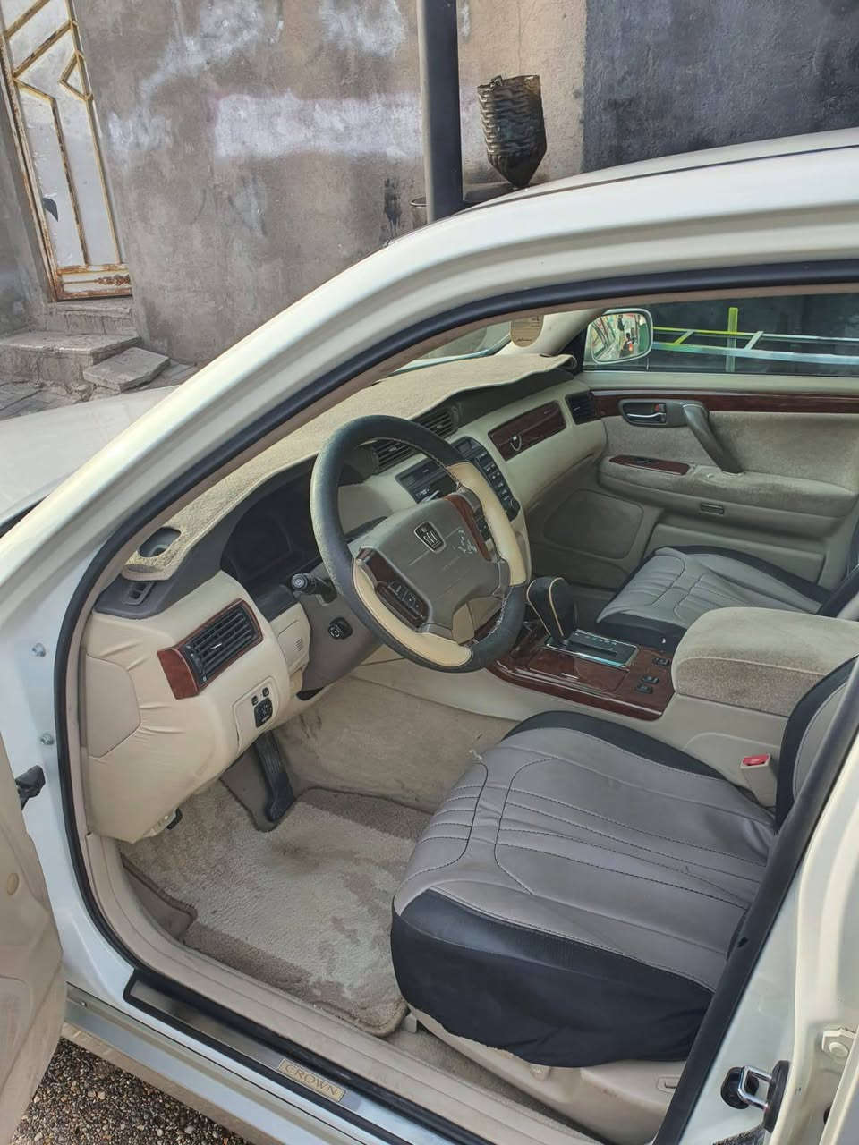 سلام عليكم عندي ملكة للبيع الون خضراوي السياره بسمي مديل 2002 رقم انكليزي بصره السيارة تحوير الامارات سياره مزاد مكفوله من صبغ وكصه مفتوحة سستم السياره   السيارة حدادية تخم تاير تبريد كشنات كهربائية    السيارة جديدة مال بيت  السعر165 وبيه مجال  وعنواني البصره   الهاتف ***********
