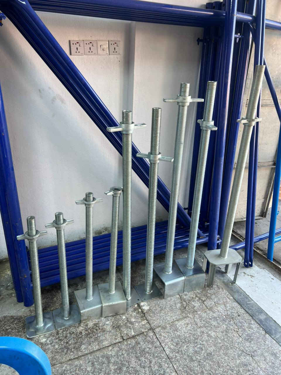 السلام عليكم مستعدون تجهيز كل البنايات والمحلات في السكلات الثقيله وامصاعد الونج وعدد البناء من بيع وشراء وايجار كافه
السكلات والجكات وقوالب الصب والبوري وقفيص وكل قياسات السكله الثقيله فقط المليمين والصيني الثقيل
والدراب الخشب والعربانه وكافه مواد البناء وبسعار مناسبه
اتصل على الرقم وتدلل ويوجد عدنه خدمة توصيل جميع المكانات بغداد والمحافضات 
***********
