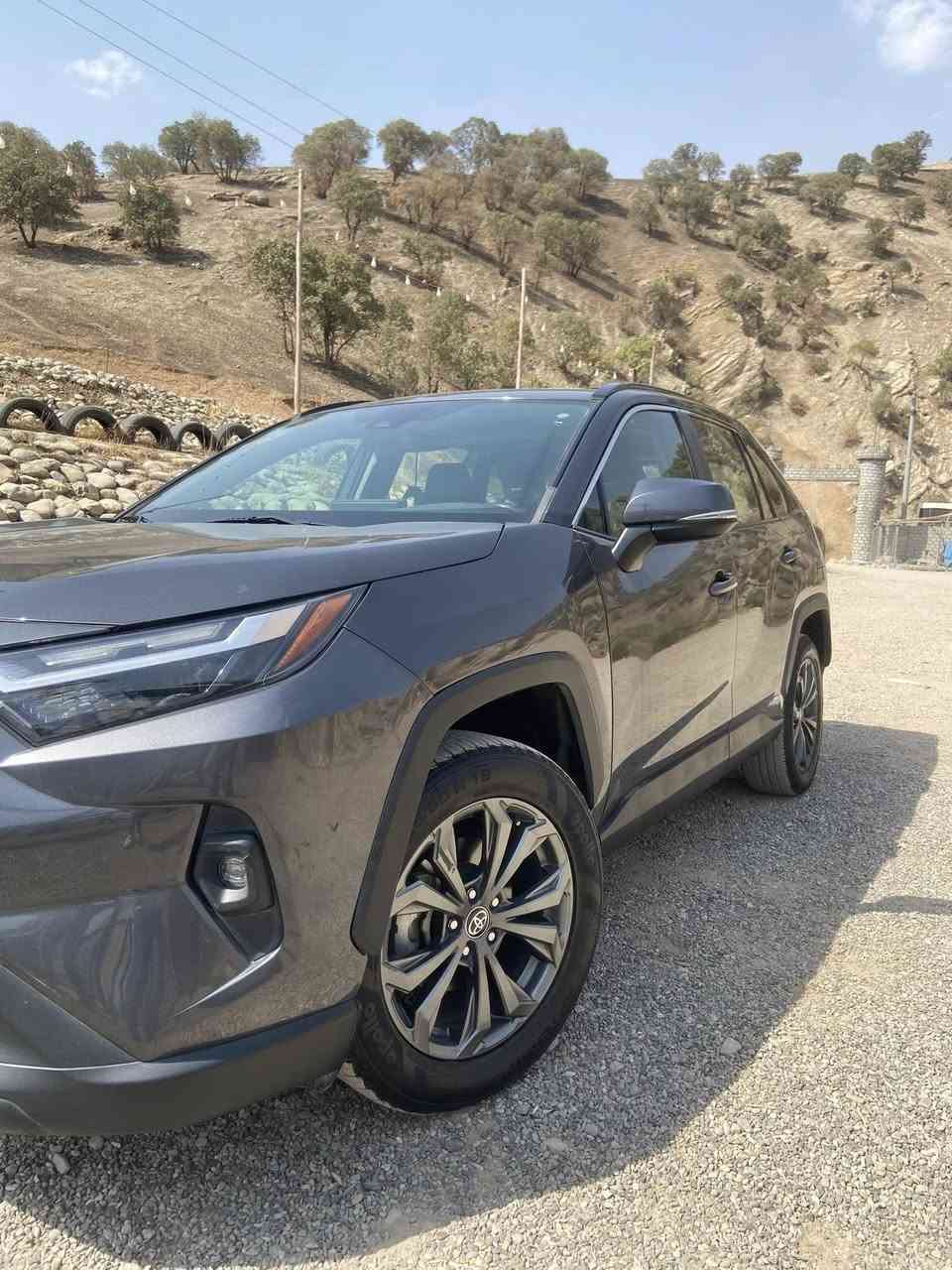 تويوتا راف فور هايبرد XLE 2022 Premium
للبيع 
•عدد الكيلومترات المقطوعة:80الف ميل
• المحرك: 4 سلندر سعة 2.5 لتر (2487 cc)
• نظام الدفع:AWDدفع رباعي
• مقاعد:  جلد 
 • المقاعد الأمامية بتحكم كهربائي (سائق بـ 8 وضعيات)
 • تكييف هواء أوتوماتيكي مزدوج المناطق
 • فتحة سقف 
 • زر تشغيل بصمة + دخول ذكي
 • نظام Apple CarPlay وAndroid Auto
 • نظام صوتي بـ 6 سماعات 
 • منافذ USB + بلوتوث
 • كاميرا خلفية 
 • شاشة معلومات أمام السائق 4.2 إنش
 • 7 وسائد هوائية
 • نظام المكابح المانعة للانغلاق (ABS)
 • نظام توزيع قوة الفرملة إلكترونياً (EBD)
 • نظام الثبات الإلكتروني (VSC)
 • نظام مراقبة ضغط الإطارات (TPMS)
 • مساعد صعود المرتفعات (HAC)
 • تحذير النقطة العمياء + تنبيه حركة المرور الخلفية
 • جنوط ألمنيوم 18 إنش
 • مصابيح أمامية LED بالكامل
 • إضاءة نهارية LED
 • شنطة خلفية كهربائية
 • مثبت سرعة ذكي 
 • خطوط مساعدة للقيادة على المسار 
 • تنبيه ما قبل الاصطدام
•حادث: فقط باب السائق 
رقم الشاصي: 4T3B6RFV8NU086210
مكان السياره:بغداد
رقم الهاتف:***********
