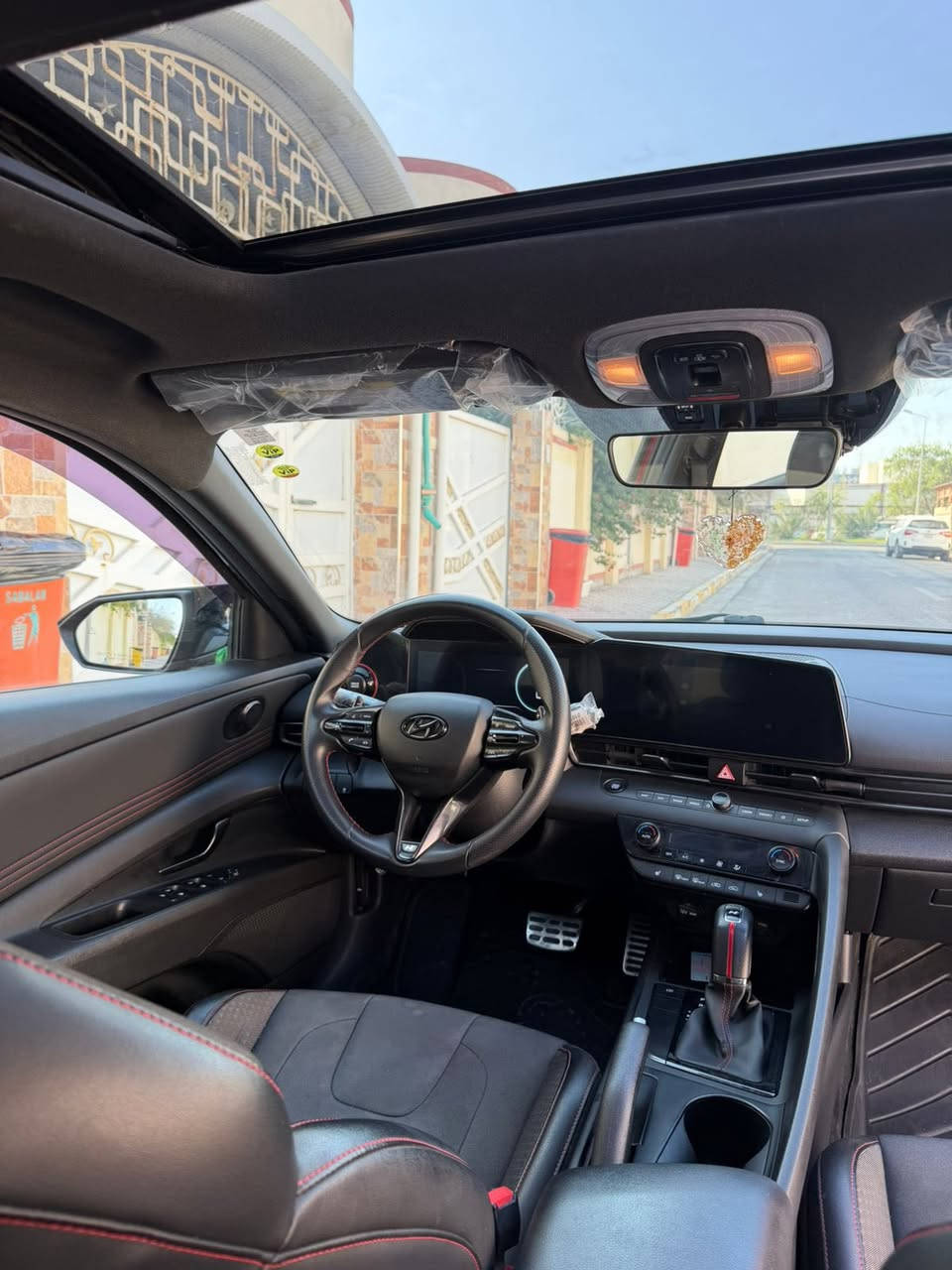 النترا N line 2023  1.6T السياره وارد امريكي طخه  خفيفه بل صندوك وراجعه  عل البارد وتكحيل فقط  على كدها والدعاميات مصبوغه السياره جديده كلش ونصبتها تخبل بدون رقم السياره  ماشيه36 الف مايل السعر المطلوب 161وبي مجال بسيط حك الجيه
***********
