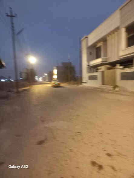 السلام عليكم قطعة أرض للبيع مجمع الشواطى 
مساحه 300 متر واجهه 30 نزال 10 مجمع متكامل من كل الخدمات كهرباء ماء شوارع تبليط هدؤء تام وناسهه الطيبه مكانهه على الشارع الرئيسي وليس فرعيه  السعر 150 وبيهه مجال قليل الأتصال على الرقم *********** بي واتساب
