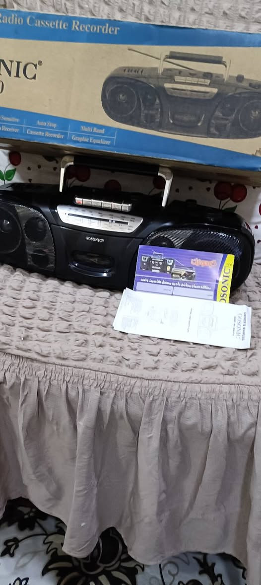 السلام عليكم
مسجل راديو جني سونيك مستعمل قليل نظيف جدا راديو اربع موجات FM  AM  SW1. SW2 مسجل راديو استريو السعر ٦٠  الف
العنوان بغداد مدينة الصدر 
موبايل ***********
