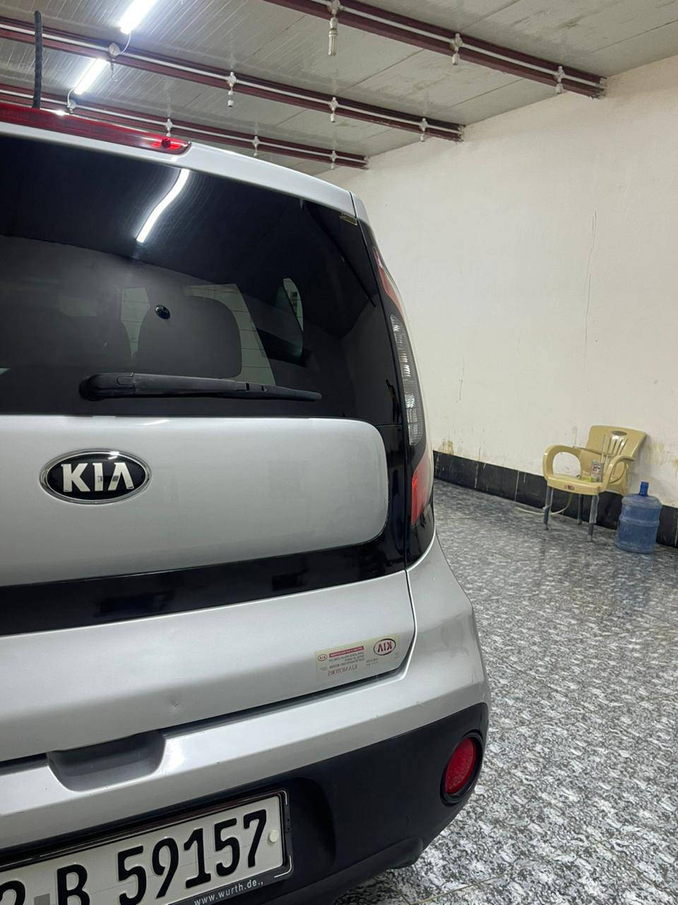 السلام عليكم ورحمه الله وبركاته
للبيع كيا صول 2017 
رقم شمالي اربيل رقم وهزة وسنوية جدد 
وارد امريكي كفاله حادثه دعامية امامية فقط ومبدله وكاله اصلية نفس لون 
مكينه ١٦٠٠ جديده مامفتوحه 
كير وضع شركه 
حدادية ٨٠٪ 
سيارة جدا جديده واستعمال شخصي
زوج تاير جديد
سبير وعدة ما ملعوب بيها 
سيارة نضافتها ١٠٠٪ 
ومابيها نقص 
مكانه بابل مسيب سعر 118 وبيها مجال للشراي للستفسار اكثر اتصل ***********
