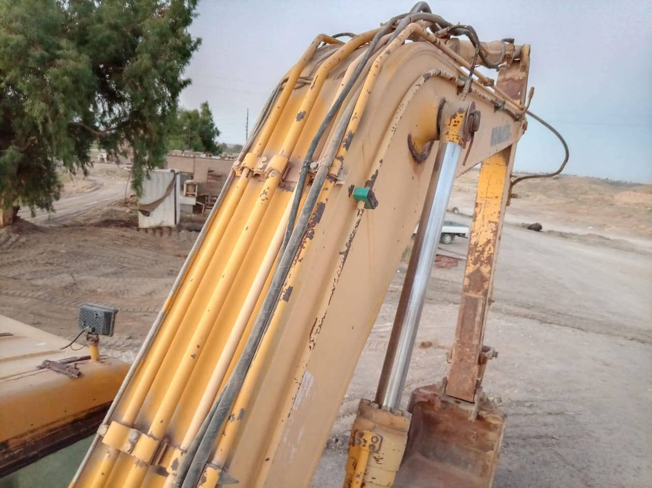 السلام عليكم حفاره للبيع كوماتسو موديل٩٧اتصال ***********
