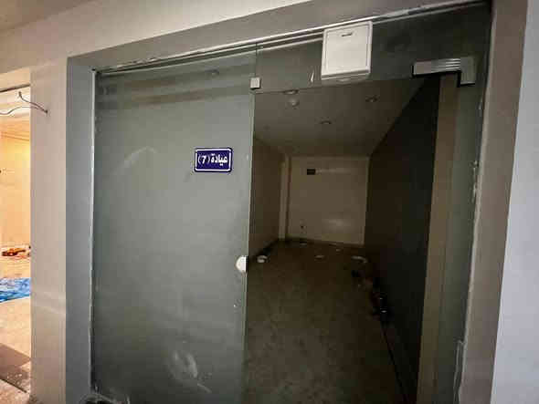 يوجد طابق كامل للايجار مساحتة 450 متر مربع في عمارة تجارية في سوق مثنى تقع سايدين جامع صديق ريشان للاستفسار يرجى الاتصال على رقم 
***********
او مراسلة واتساب موصل
