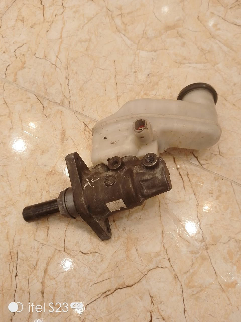 سلام عليكم غراض افلون للبيع جوه سوك درايم شفت مال حاوي ضمان كل شغله تاخذه ضمان مبغره صدر خلفي صفحه يمنه كامل مال حاوي كفر بصمه كامل شغال بكلايت اشره خلفي كلشي مابي مال كصه عنابر كلشي مابي يحتاج بس واشر كينون كامل هوه وليبده  صفحت سايق قفل مال بنيد شراي ماقصر ويا ***********
