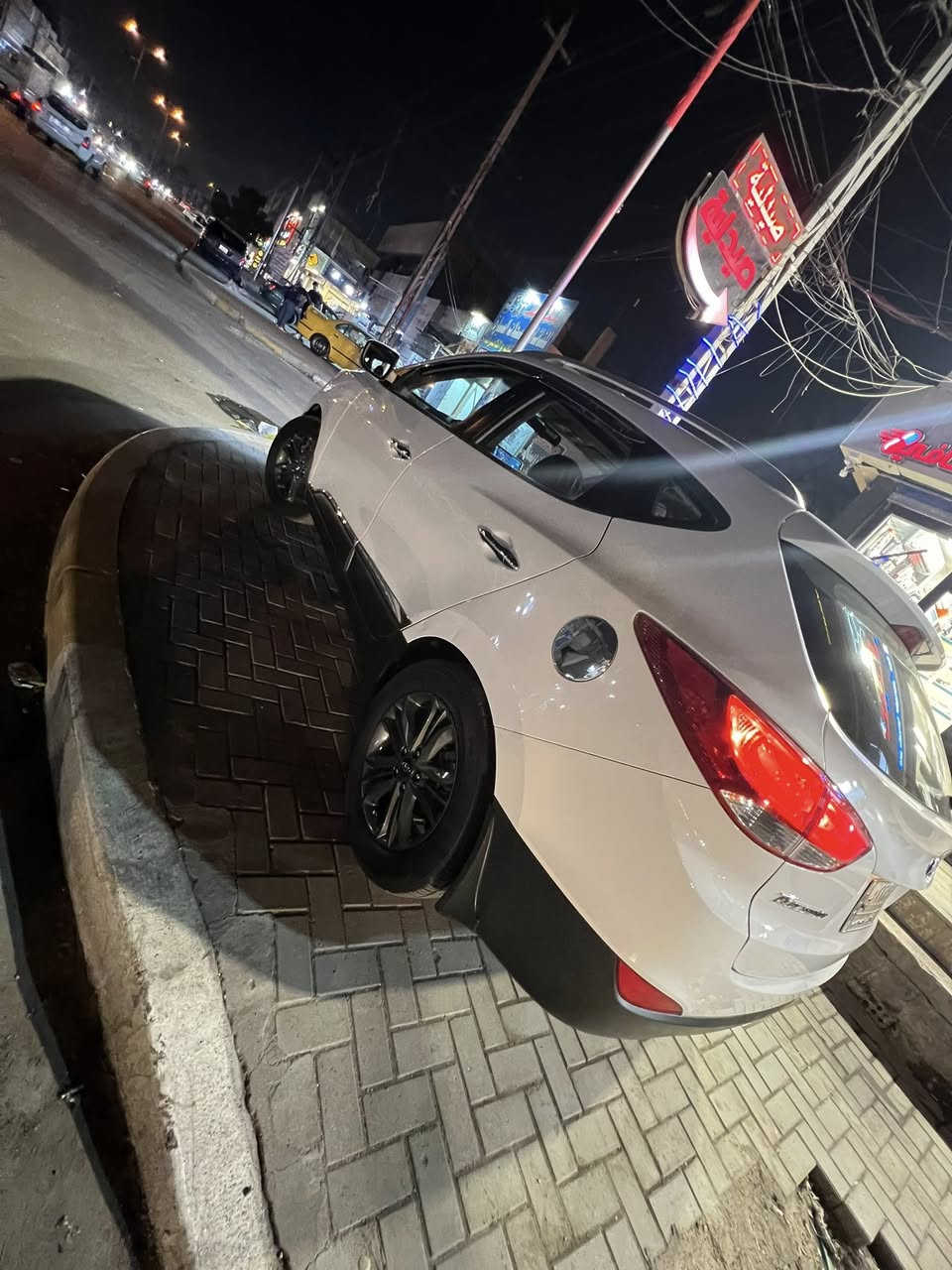 السلام عليكم.   
📌توسان 2014 خليجي فول مواصفات.  
-⚜️بانوراما   
-⚜️شاشة اصلي كاربلي وايرليس. 
 ⚜️قطعتين تبريد -
⚜️تحكمات ستيرن -
⚜️سويج عدد٢ -
 ⚜️ويل كب ١٧-
 ⚜️تخم نيكل ابواب ومرايات
⚜️تخم تاير جديد
⚜️ادامة كاملة للمحرك
⚜️نوزلات -عبوة فيول بم -بلكات (جديد)
⚜️محرك ٢٠٠٠ دوش
⚜️دوشمة شاموا وجلد
⚜️منظومة زينون 
⚜️گير ومحرك مكفولات 
(بيها بارد باب عكس السايق امامي كد شبر)
الباقي مكفول
📍مكان السيارة بغداد ( حي العامل)
 
💵السعر  15,700$. (157 ورقة)
وبيها مجال ان شاءالله 

***********
