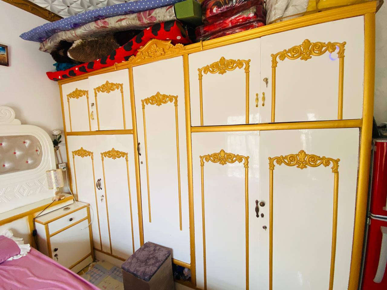 السلام عليكم غرقه تسكام صاج عراقي لون  مميزابيض وتطعيم ذهبي صبغ حراري تفاصيل الغرف 
🌺🌺🌺🌺🌺🌺🌺🌺
1/كنتورخمسه باب 🚪طابقين ظهرشدبراغي 
2/ميزمرايه ديكورحديث
3/جربايه منام قاعده بلوك مدوشمه 
4/زاويه اسلامه ارتفاع وي الكنتور الظهرشدبراغي 
👍🏾👍🏾👍🏾👍🏾👍🏾👍🏾👍🏾
والشراي يتصل عله صاحب الغرفه موبايل ***********
❤❤❤❤❤❤❤❤
وباعفيه عل يشتريه وبالعافيه عل البايع
🌹🌹🌹🌹🌹🌹🌹🌹
