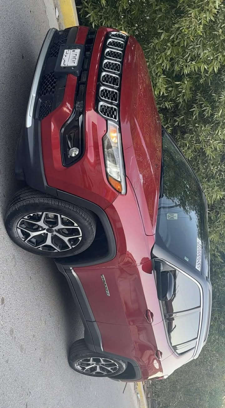 السلام عليكم جيب كومباس للبيع ٢٠٢٥ ماشية ٥٠٠٠ بعدها زيرو لمتدد فول عدا بانوراما بدون رقم منفيس باسمي صبغ ربع بنيد بدايته فقط كلشي ممبدل بيها وجاملغ جاملغ بارد دعامية الامامية نفسها بلادية مكينة ٢٠٠٠ تيربو مكانها بغداد حي الجهاد السعر ١٧٧$  وبي مجال ***********
