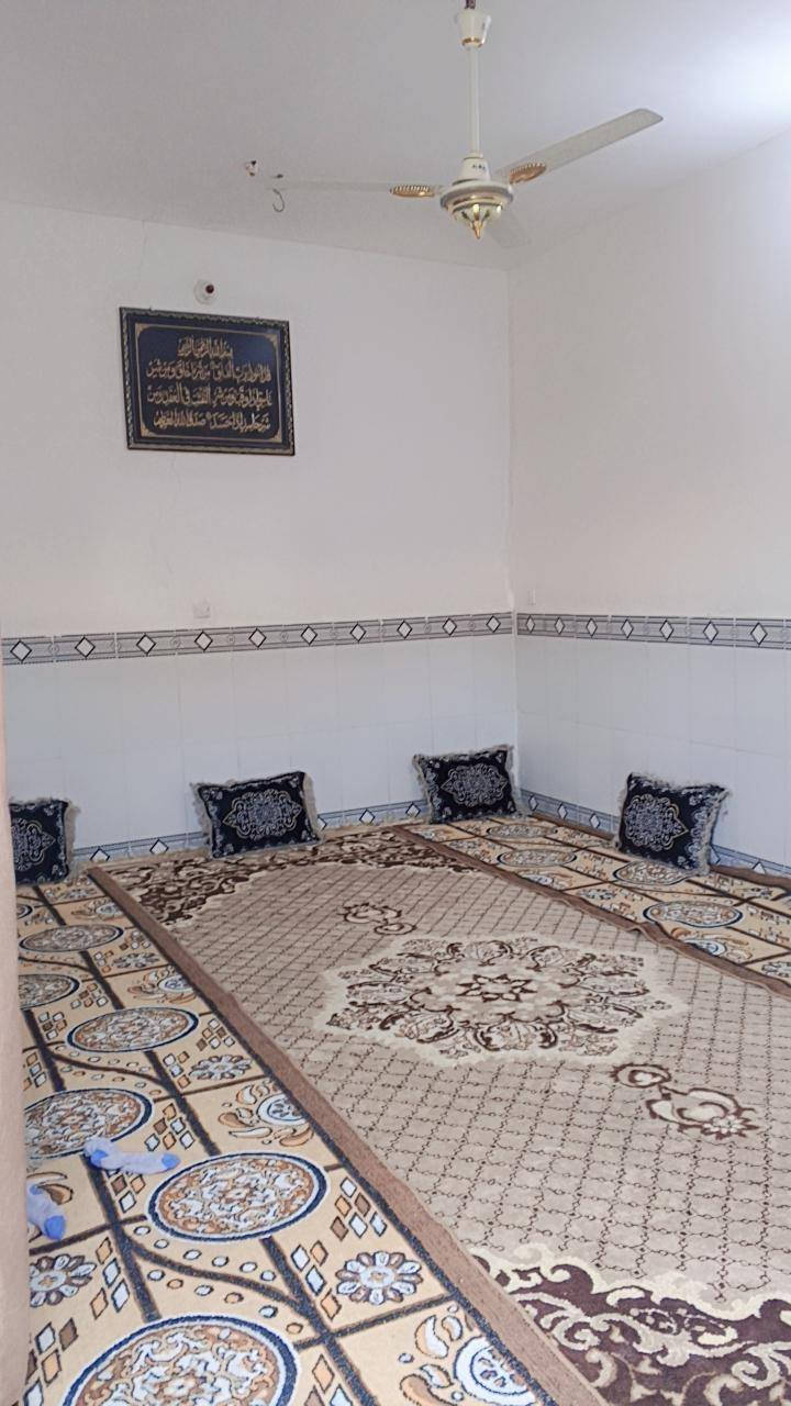 دار طابو صرف للبيع الحيره حي الحسين السبعميات قرب الحولي المساحه ١٢٥م  طابقين  الاساس حجر والجدران بلوك والسقف شيلمان  والارضي  يحتوي ع غرفه وصاله ومطبخ واستقبال وصحيات والعلوي يحتوي ع غرفه ودرج وتشاريف مكتب المجره للعقار في الحيره والمناذره للاتصال ***********
