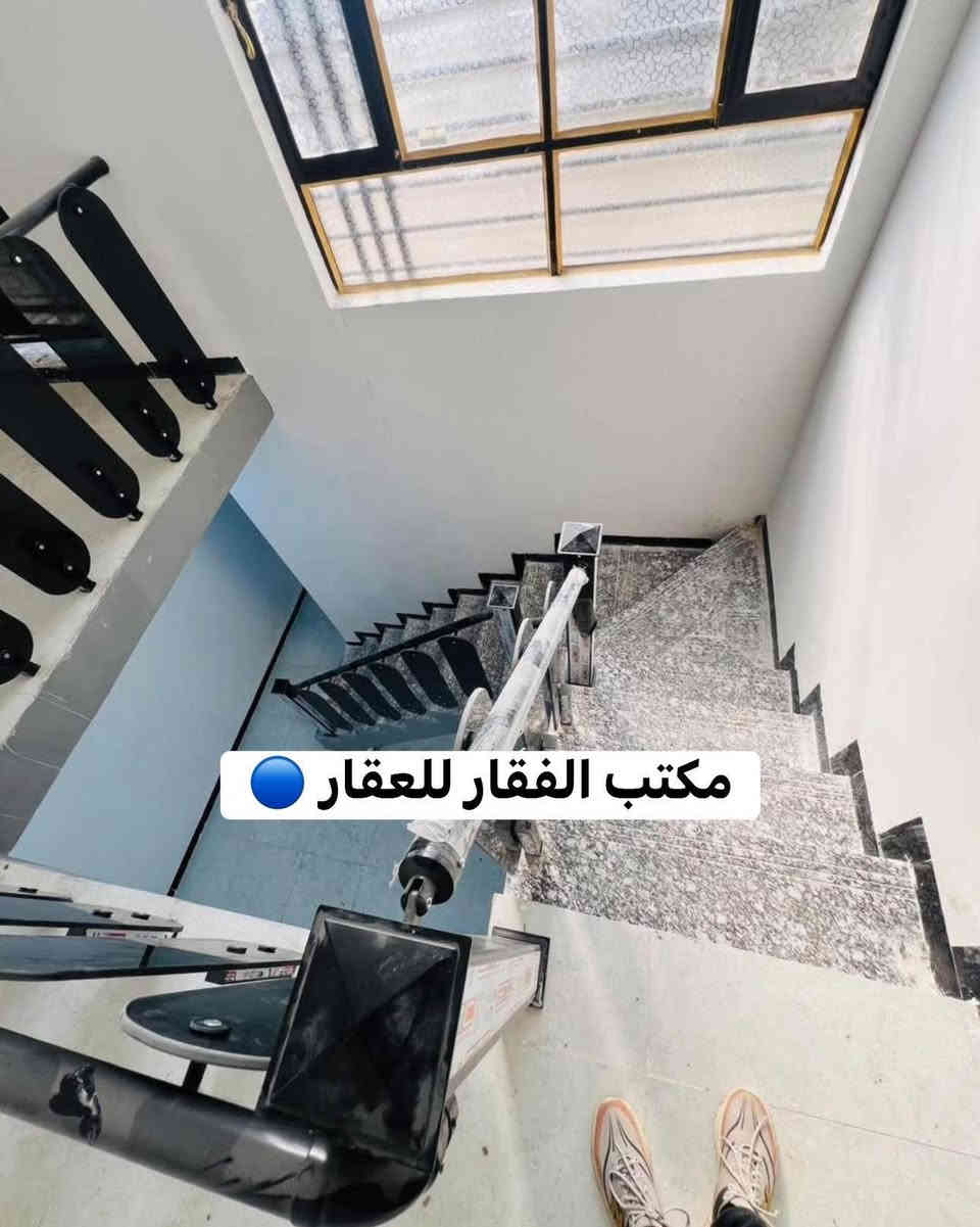 السلام عليكم 
داران للبيع طابو زراعي سند 25 
مساحة كل بيت 100م  طابقين 
يحتوي كل دار على 👇🏻 
غرف نوم 2 - صاله - كلدور - مطبخ - مجمع صحيات عدد 2 - كراج صغير - مناور

الموقع 📍 
نادر الثانيه - قرب حي الزيتون  

للاستفسار عن أي عقار يتم نشرة
      مراسلة الصفحه او الاتصال على 
          *********** - عمار الربيعي 📞 
         *********** - فقار الجنابي 📞
         او زياره المكتب الكائن في 📍 
   نادر الثانيه الشارع الخدمي قرب مول       
   اهل الخير الجديد - مكتب الفقار للعقار
