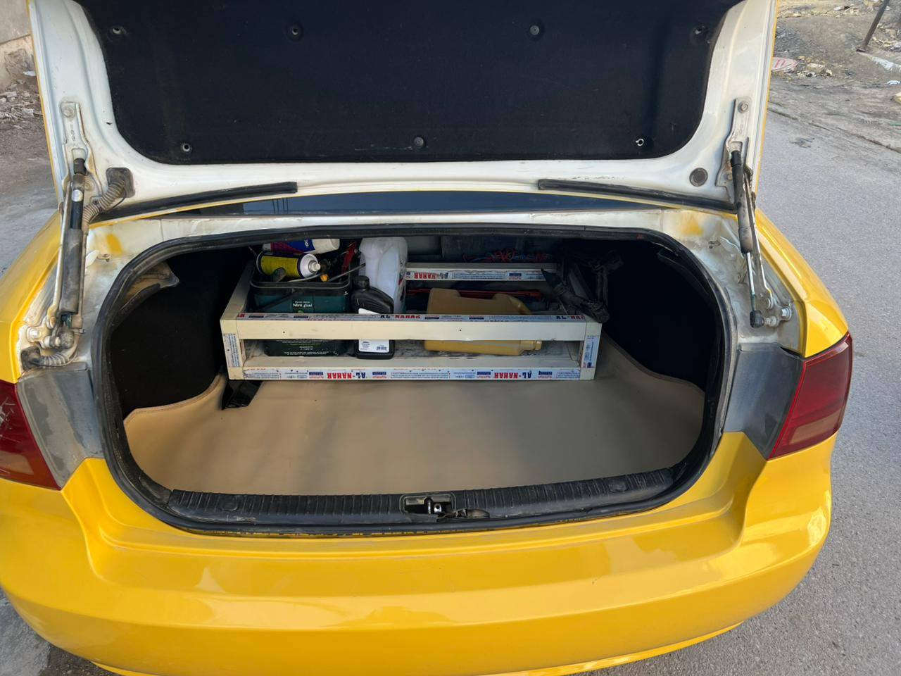 اوبتيما (لوتز) وارد كوري 
2008 صفره رقم بغداد ب اسمي 
بيهه تصليح خفيف بدون اي دواخل 
سياره نضيفه بمعنى الكلمه 
صبغه جديده دواخل السياره كلش نضيفه 
ومكينتهه رخيصه ب450 الى 500 الف 
وكيرها سعره 100 الف 
كامله كهربائيات كلهه شغاله 
شاشه تاب وكامره  
تخم تاير جديد صار شهر من شاده 
مكان السياره ناصريه مركز 
للاستفسار الاتصال (***********)
