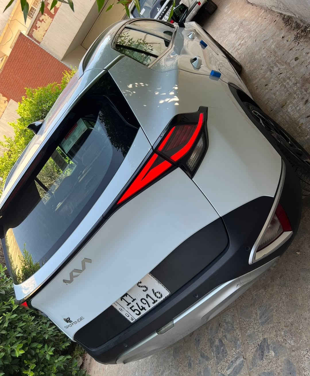 السلام عليكم كيا سبورتج 2023  خليجي وكاله الدوليه 
جديده وكفاله لا صبغ ولا بارد

محرك 2000  دوش  👍
ماشية  48  km 

داخل بيجي/ شاشة كبيره مع كاميرا دواره/ تحكم ستيرن كروز سرعة مانع انزلاق تحديد مسار/ وضعيات قيادة مود درايف/ لايت زنون/ لد امامي وخلفي /حساس امامي وخلفي/ اوتو هولد/... وباقي مواصفات المعروفة

رقم بغداد  بأسمي 

هزة  جديده 

سنوية جديدة 

ورقم دولي..... السعر 199 بيه مجال بسيط 

 📞   ***********  بغداد زيونة او المشتل
