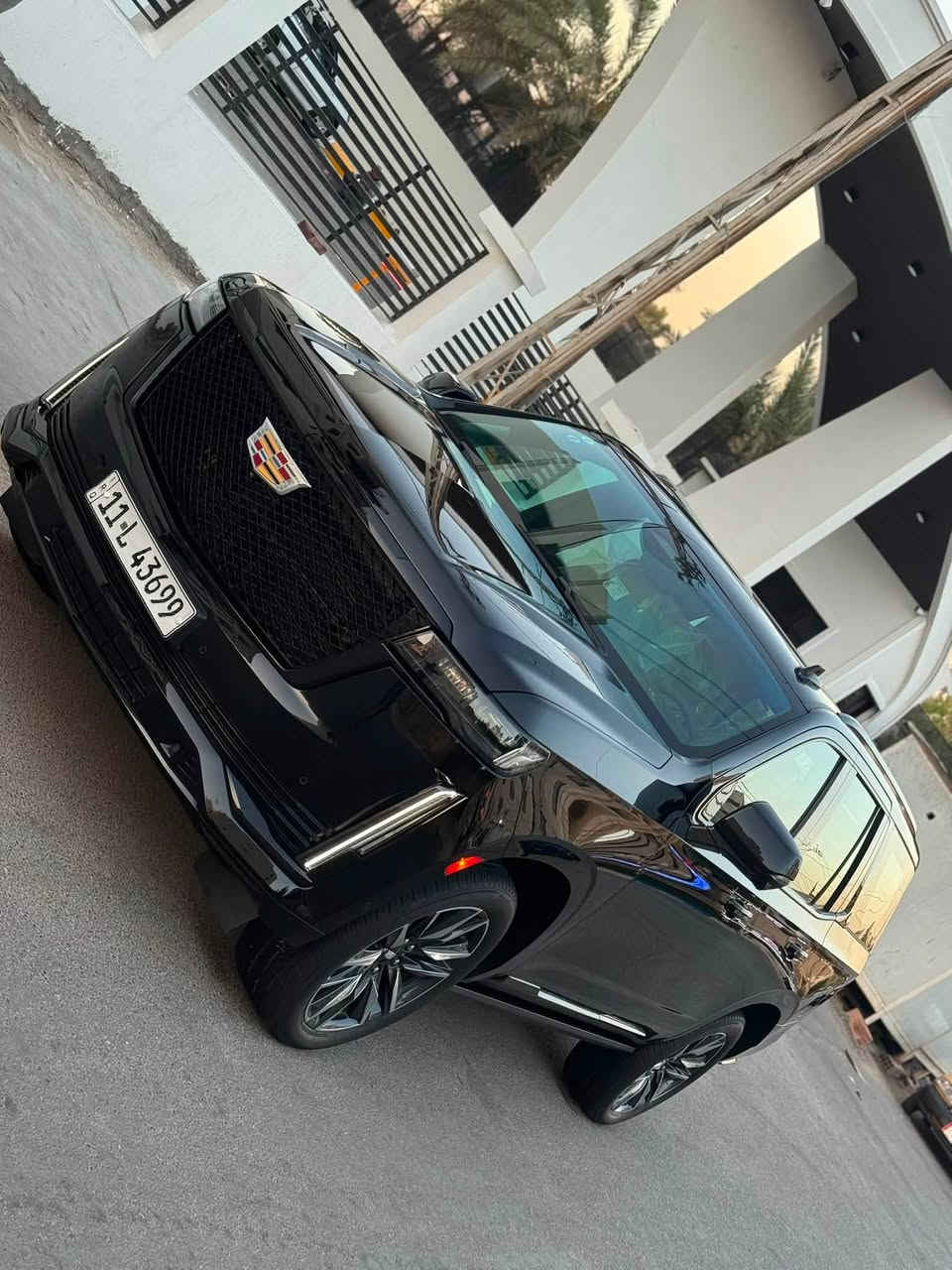 للبيع كادلاك سكاليد ESCALADE خليجية موديل 24 بلاك ايدشن بلادي  وكالة المنصور بعدهة بالضمان تبديل دهن مجاني رقم بغداد بأسمي كفالة عامة فول مواصفات للاخير  ١/١ ماعدا المساج :
نطام صوت ٣٦ سماعة AKG
٣ شاشات
جكات 
اوتو بارك خاصية الركن الذاتي + قيادة ذاتية
ابواب شفط 
داتا شو (عرض على الجامة الامامية)
بانوراما
كامرات 5 محيطية 360 درجة
عدادات شاشة دجيتال
رادار امامي + تحديد مسار
رادار جانبي + نقط عمياء
دوسات كهرباء + انارة led
ثلاجة
كشنات vip منفصل
لايتات داينمك متحرك
كشنات جلد بيجي خزن ميموري + هزاز كشن
تبريد تدفئة كشنات امامي + خلفي تدفئة
منافذ شحن usb,hdmi,typeC
ويل حجم ٢٢  كروم بلادي من الشركة
اشاير مري + مري شفط + هيتر مري
جنطة كهرباء + ستيرن كهرباء
سايد بريك بصمة
داخل چكليتي + صاج ملكي
حساس امامي + خلفي
انارة داخلية محيطية متغيرة
فور ويل
علامات ترحيب كدلات في الجوانب والجامة الامامية
عليهة تضليل امريكي اصلي ابو الضمان
وباقي المواصفات المعروفة والسيارة كفالة عامة من الصبغ والبارد والشخط والرصعة وماشية 38 الف كيلوب عدهة بريحة الشركة والسعر 81,500$ للاستفسار ***********

